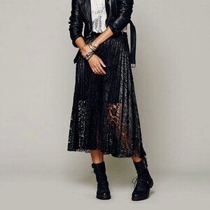 Free People Pretty Pleats Lace Skirt SZ 4 Black